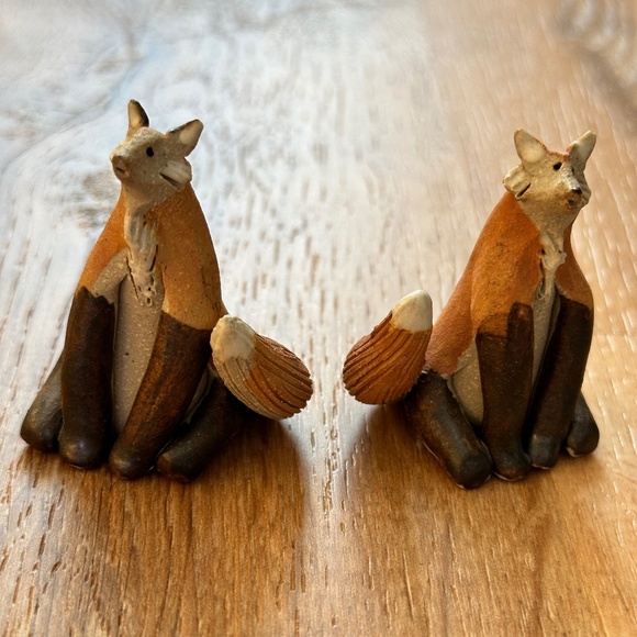 Pair of Handmade Ceramic Foxes - Picture 1 of 3